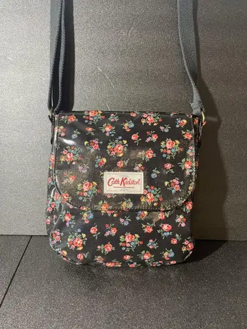 Cath Kidston 플라워 프린트 숄더백 블랙 블랙