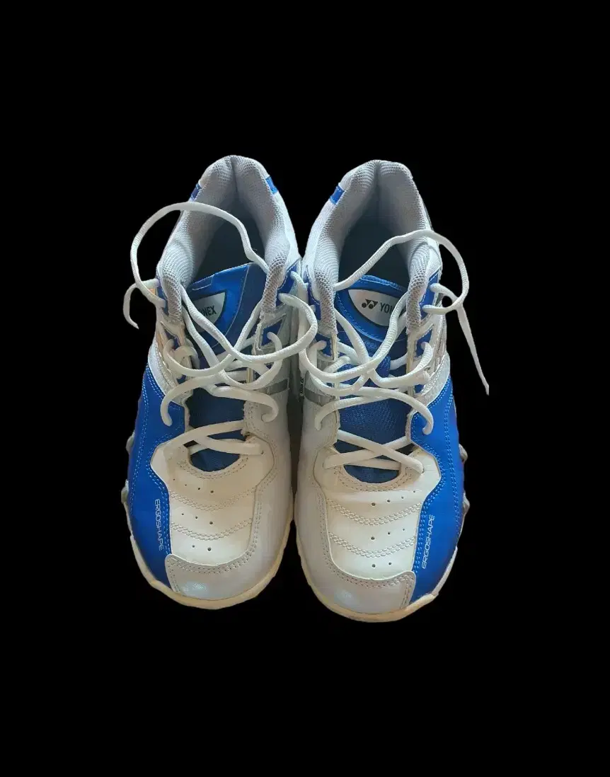 Badminton shoes