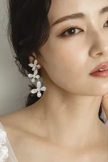 BRIDE ME 큐빅 지르코니아 귀걸이 나비