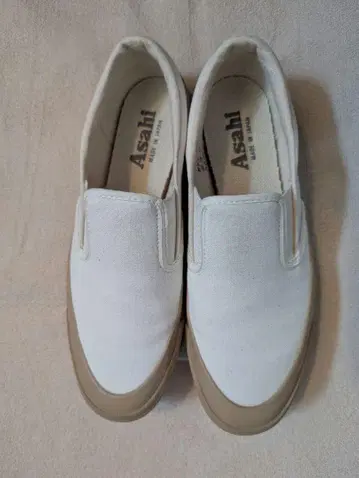 아사히 화이트 데크 슈즈 23.5cm