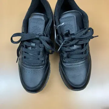 리복 블랙 스니커즈