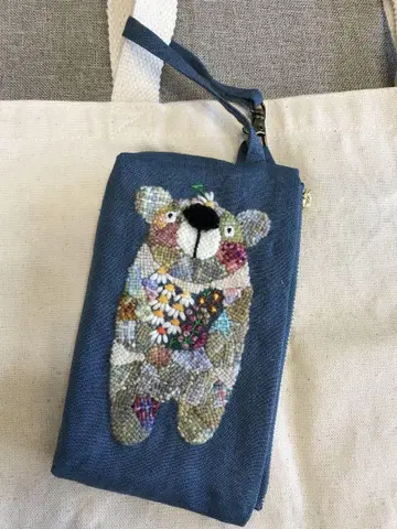 다닝 자수 미색 계열 새끼 곰 지퍼 파우치 끈 포함