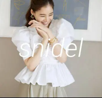새상품급! SNIDEL 스나이델 코튼 볼륨 퍼프 블라우스 화이트