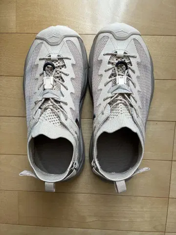 HOKA 2 아웃도어 신발 베이지