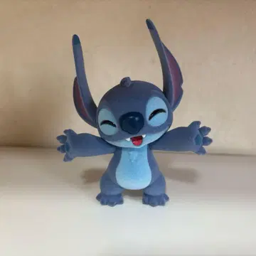 52TOYS 스티치 피규어 Learn to Hug
