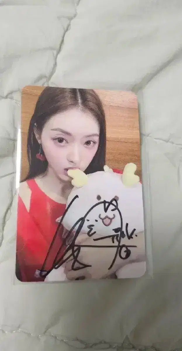 Oh My Girl yooa yusia signature poca