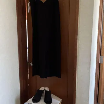 유니클로 블랙 롱 스커트 시마무라 블랙 샌들