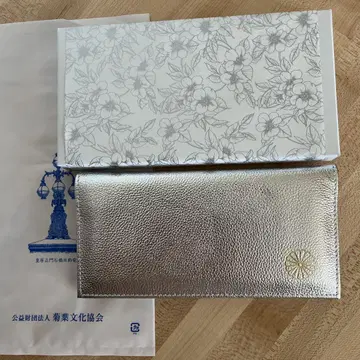 국화 문장이 새겨진 장지갑, 황궁 한정품, 천연 가죽 제품, 실버