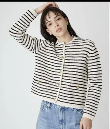 Mila Owen 금장 버튼 숏 기장 니트 가디건 보더