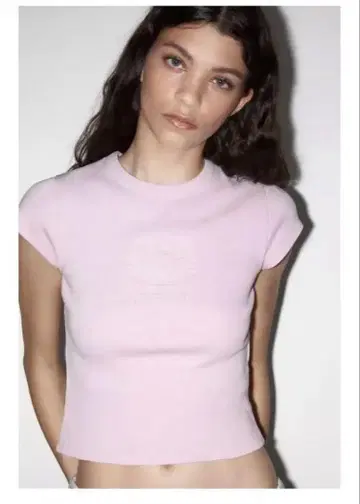 ZARA 미사용 새상품 헬로키티 반팔 티셔츠 핑크 S 완판템