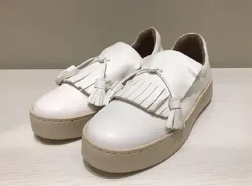 POMMEDOR 화이트 프린지 스니커즈