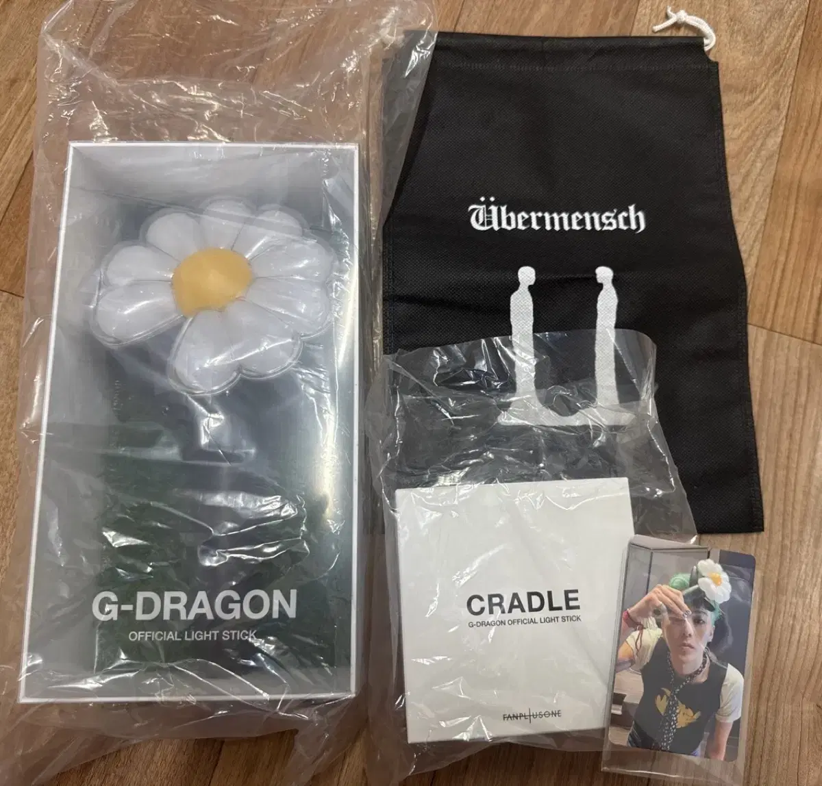 G-dragon lightstick + cradle set (sealed)