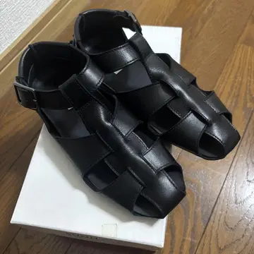 미사용 새상품 펠리코 사니 구르카 샌들 35