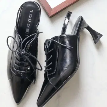 스틸레토 스니커즈 뮬 레이스업 펌프스