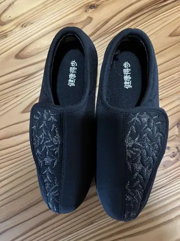 블랙 자수 실외용 간호화