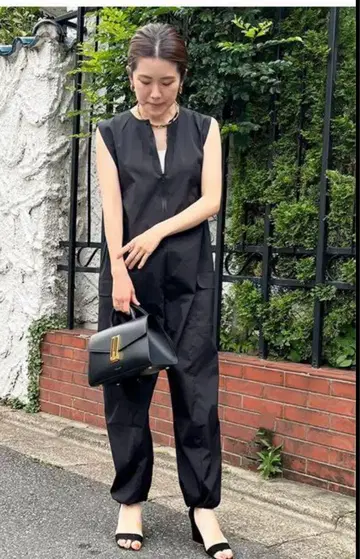 컨디션 최상 유어즈 발수 슬리브리스 올인원 래쉬가드 M