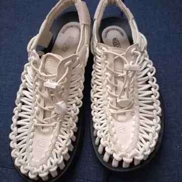 KEEN 화이트 스포츠 샌들