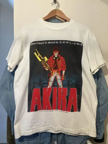 AKIRA 티셔츠 1994년 디자인