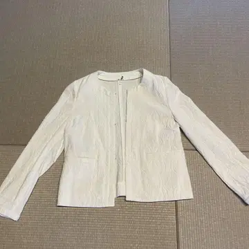 BALLSEY 아이보리 노카라 자켓 38