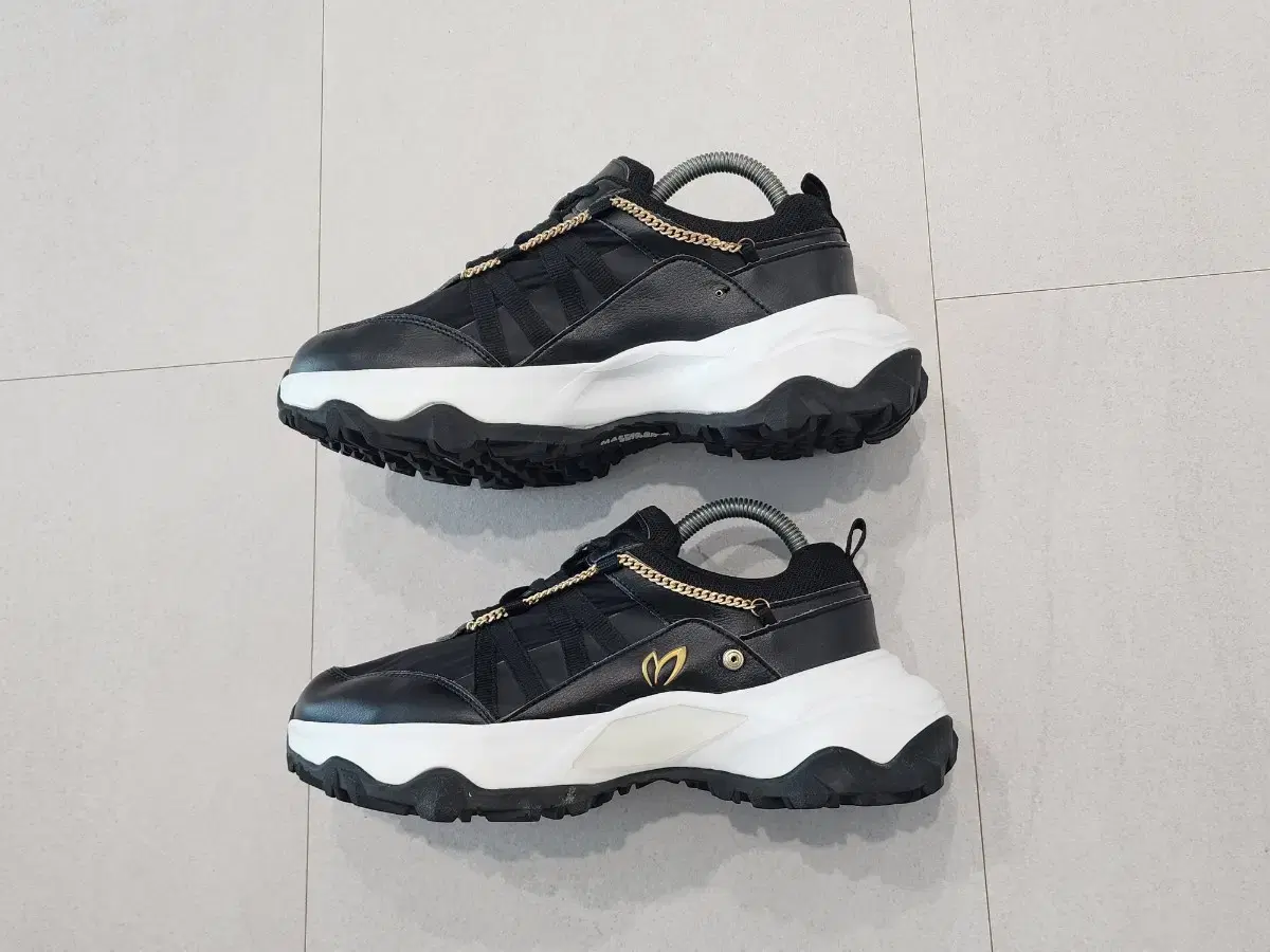 Like new) Masterbunnyedition Authentic Store Women's Golf Shoes 245