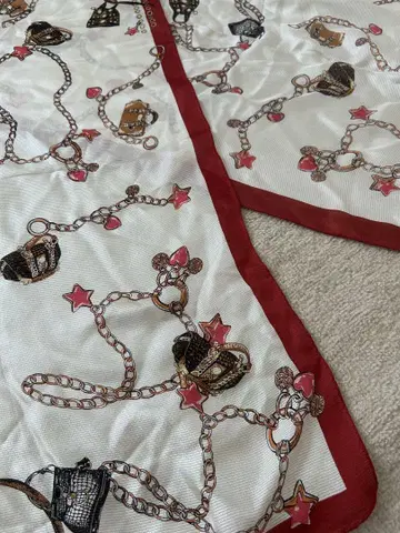 Christian Audigier 체인과 별 스카프