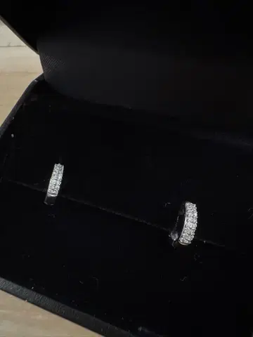 다이아몬드 후프 귀걸이 18WG 0.2ct