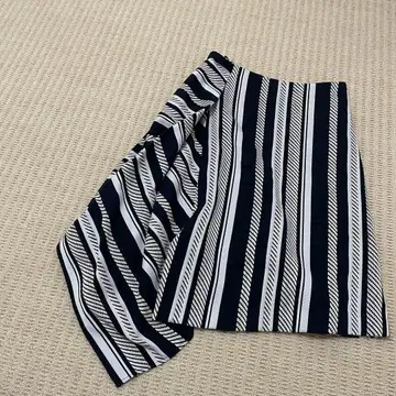 사이즈 M 어도어 비대칭 스커트 무릎 기장 변형 네이비