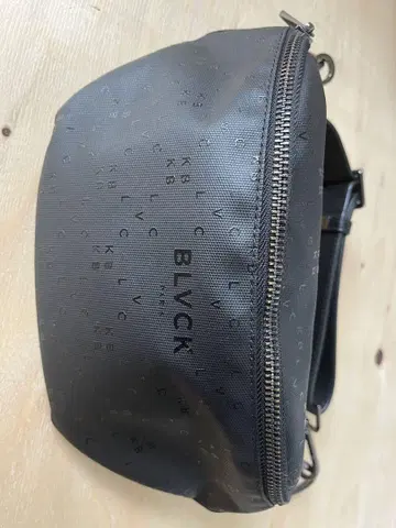 BLVCK PARIS 바디백 블랙