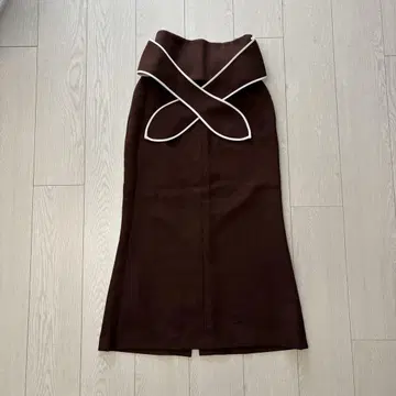 티아라 TIARA 무릎 아래 롱 스커트 브라운 벨트 포함