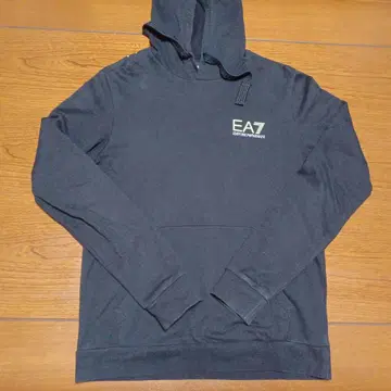 엠포리오 아르마니 EA7 후드티