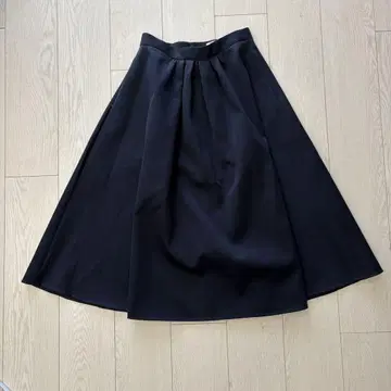 TIARA 네이비 플레어 스커트 사이즈 2
