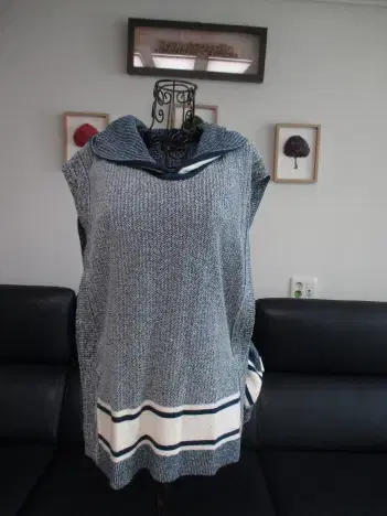 United Colors Of Benetton. Hooded Knit Vest
