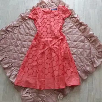 최종 M's 코랄핑크 반팔 무릎 기장 원피스