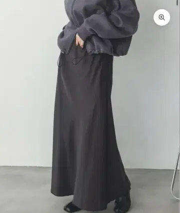 hunch 빈티지 새틴 세미 플레어 스커트 블랙