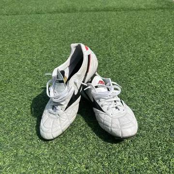 Mizuno 듀얼 모델 축구화 화이트/블랙