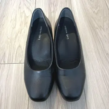 여성 근로자 23.5 EEE