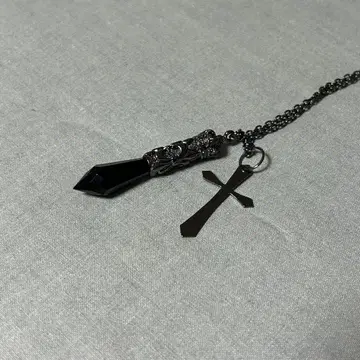 이상하고 독특한 목걸이