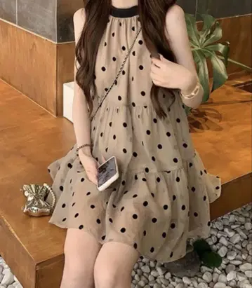 슬리브리스 물방울 패턴 미니 원피스