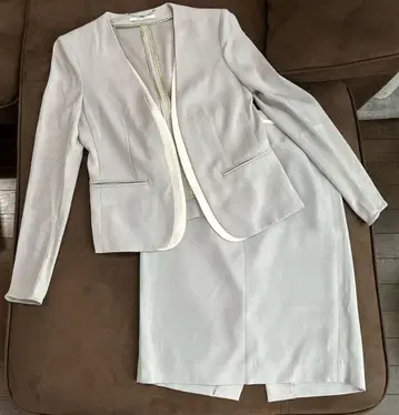 새상품급 BEIGE, 베이지 Cindy 더블 컬러 자켓 스커트 정장