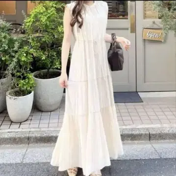 코코딜 플리츠 티어드 민소매 원피스