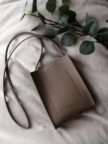 베이지 숄더백 합성 피혁