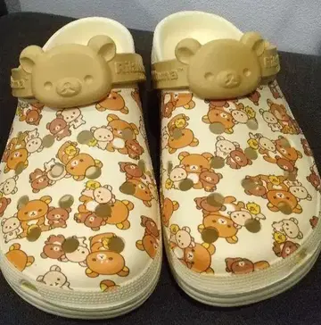 리락쿠마 크로그 샌들