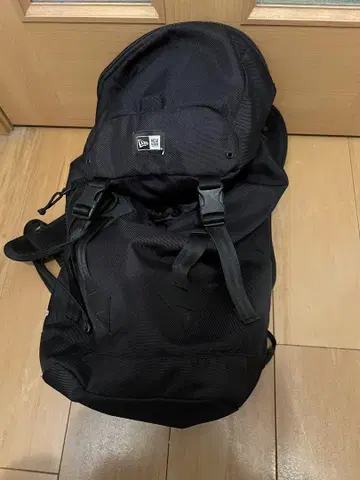 뉴에라 백팩 블랙