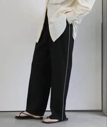 selectMOCA 셀렉트 모카 파이핑 사이드 라인 슬랙스 블랙 팬츠