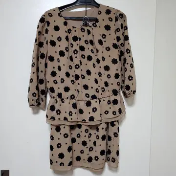 꽃무늬 페플럼 셋업
