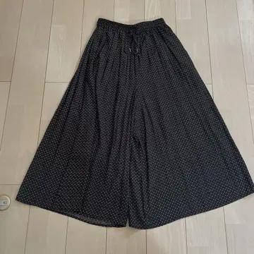 유나이티드 애로우즈 빈티지 새틴 플레어 와이드 팬츠
