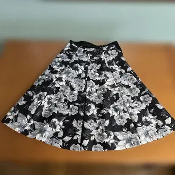 본트레이딩 박스 플리츠 스커트 본딩 W 66cm 기장 68cm