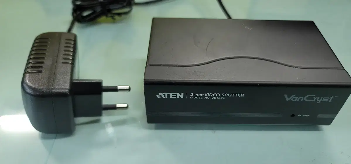 ATEN Monitor 2-Port Splitter VS-132A