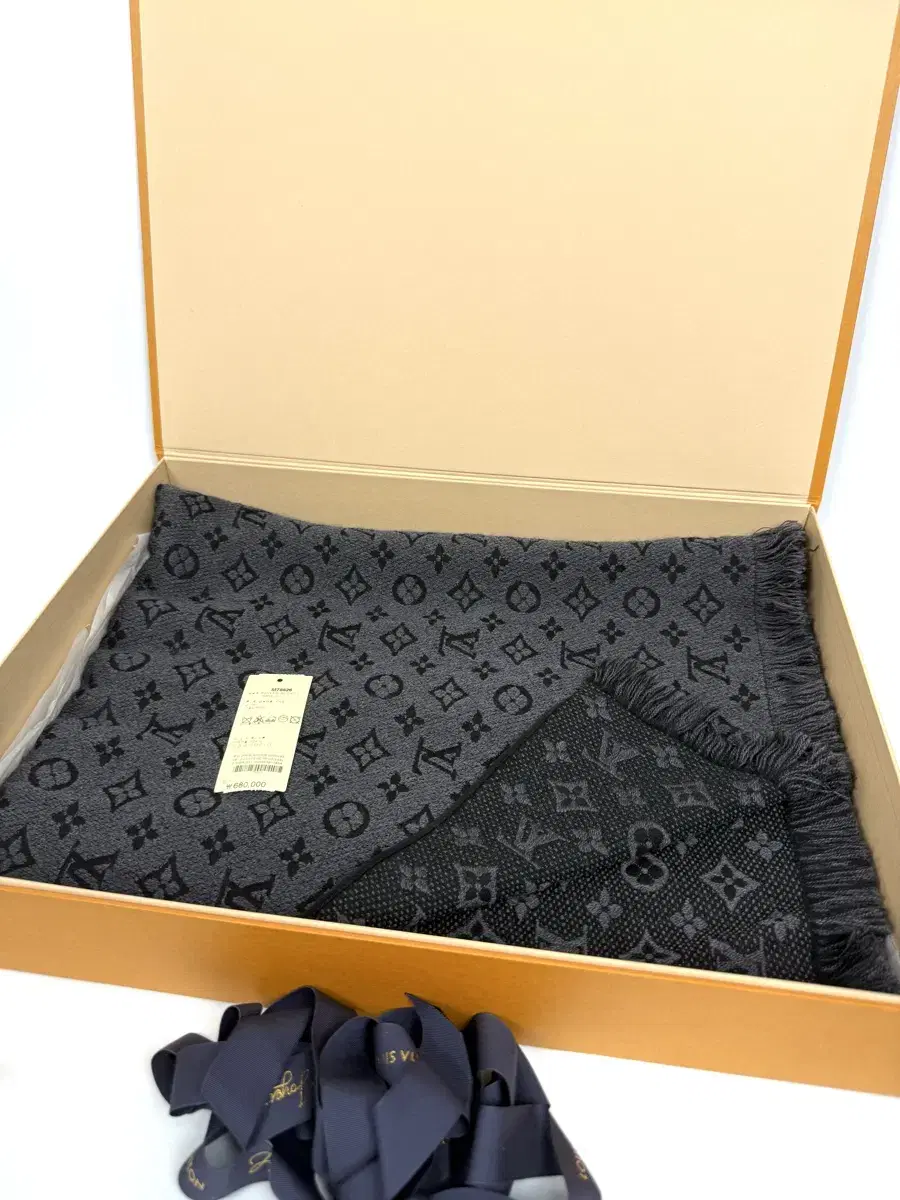 [OS] Louis Vuitton Monogram Classic Muffler