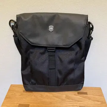 Victorinox 블랙 숄더백 미사용품